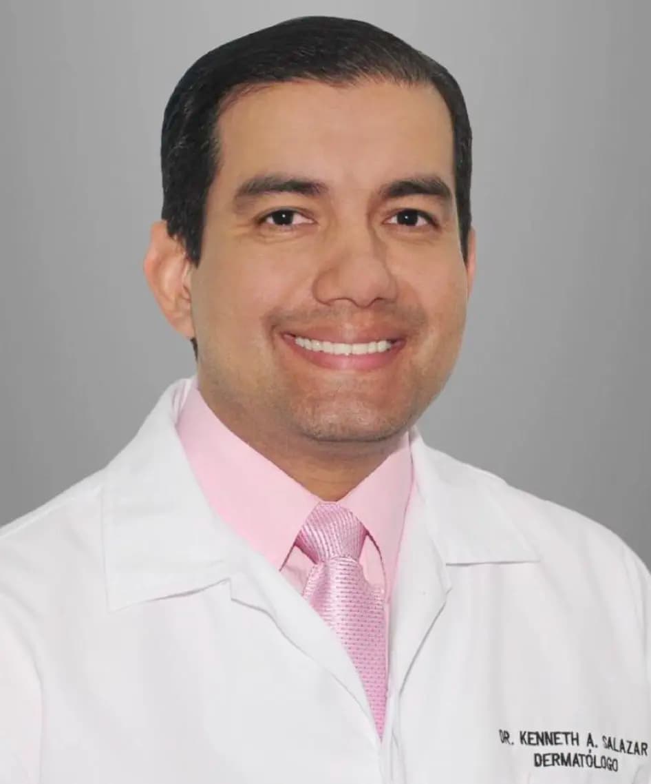 Dr. Kenneth Salazar, dermatólogo